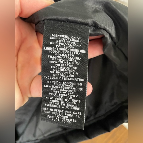 Members Only, Medium, satin sheen windbreaker type collared black jacket unisex - Picture 9 of 9